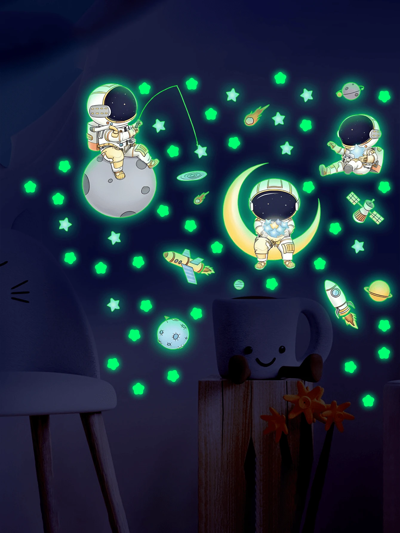 1 Set Astronaut & Star Glow-In-The-Dark Wall Stickers, Suitable For Kids Room, Nursery, Cartoon Cosmic Space Background, Removable Self-Adhesive - Green - View 1