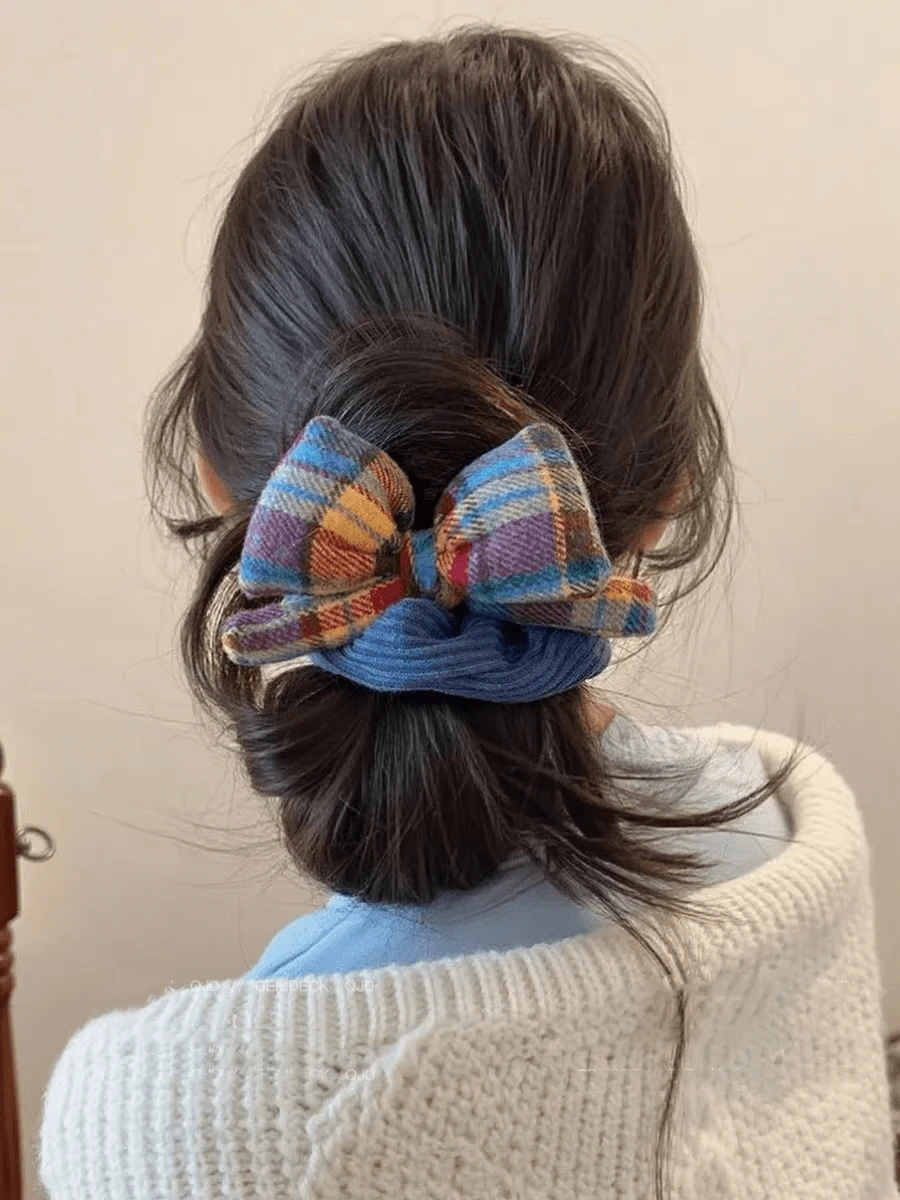 1个彩色蝴蝶结发圈，时尚发绳，适合秋冬季扎马尾辫
