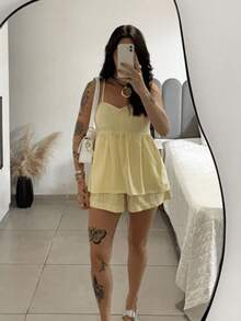 Women's Set: Thin-Strapped Top With Loose-Fitting Striped Shorts. - 黃色 - 查看 1