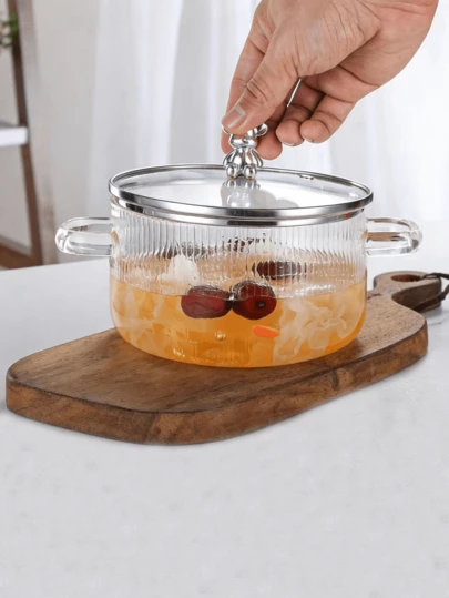 1个熊形玻璃锅，透明竖纹高硼硅玻璃，家用玻璃汤锅，加热玻璃方便面奶锅，厨房常用多功能锅，采用高硼硅玻璃制成，具有耐热特性