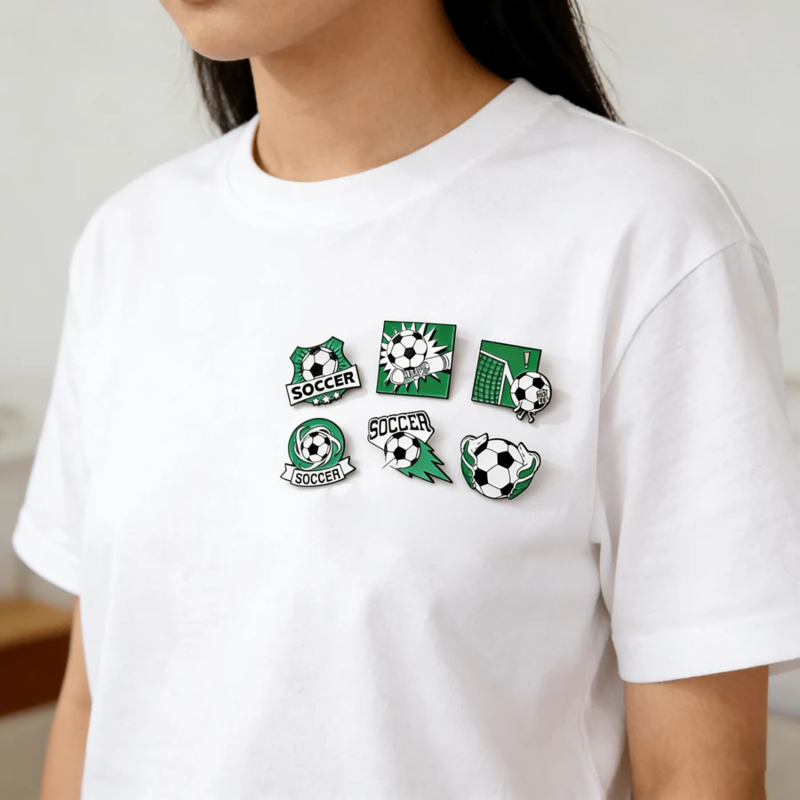 足球迷专属胸针！超级可爱又有趣，充满足球元素。无论别在球衣、背包还是衣领上，都适合日常佩戴和作为节日礼物。 - 綠色 - 查看 1