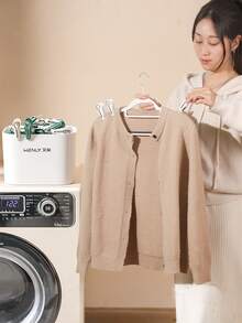 Pinza de ropa, pinza de ropa sin costuras, pinza fuerte para calcetines, cesta de almacenamiento para el hogar, suministros para dormitorio a prueba de viento y antideslizantes, artículos esenciales para el hogar (cesta de almacenamiento + pinza sin costuras con diseño de pavo real) - Multicolor - Ver 2