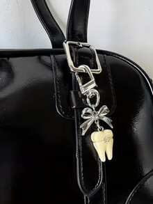 1个牙齿造型钥匙扣，可爱蝴蝶结包包挂饰，时尚钱包挂件钥匙圈，复古独特，多功能包包/手机挂饰/钥匙扣，塑料金属材质，牙科主题包包挂饰，牙医主题配饰礼品