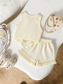 Conjunto de chaleco y pantalones cortos con aplicación floral, dobladillo con flecos y tela de burbujas arrugada para niña - Albaricoque - Ver 3