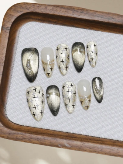 10片手工美甲贴片，杏仁形亚克力材质，中号，柔和金色，闪亮猫眼法式美甲，交叉金属不对称线条，珍珠镶嵌，前卫优雅简约秋季美甲，秋季美甲贴片，适合派对、日常、约会、海滩、热带度假等场合，DIY假指甲，适合女性和女孩作为礼物，美甲用品