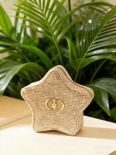 Christian Dior 2025限量版圣诞星形闪亮金色编织纹理化妆包，营造璀璨梦幻效果