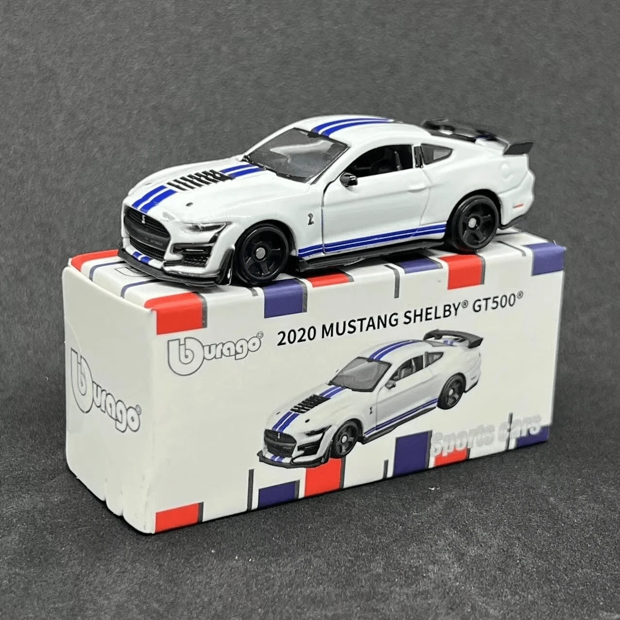 Bburago 1:64 2020 福特野马 Shelby GT500 白色合金模型车 - 白色 - 查看 1