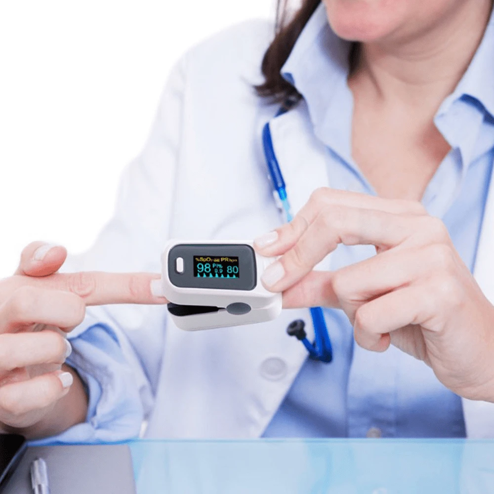 Oxímetro de pulso ARSTN (sin baterías), tipo dedal. Mide saturación de oxígeno arterial (SpO2) y frecuencia pulso en adultos/niños. Pantalla clara con gráficos para resultados intuitivos. Fácil uso: encender, colocar dedo y leer datos. Fabricado con ABS y silicona de calidad, ligero y se guro. Diseño portátil (6.5x3.9x3.6cm, 43g) ideal para hogar o consultorio. Funciona con 2 baterías AAA (no incluidas). - Negro - Ver 1