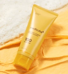 Medicube Kojic Acid Turmeric Whip Cleanser | Daily Facial Cleanser For Brightening, Balancing Skin Tone & Texture | Fade Appearance Of Uneven Patches & Ideal For Use After Spot Care | Korean Skincare - 麴酸薑黃 - 查看 2