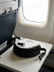 超柔软仿毛皮睡眠眼罩 | 可调节防滑绒面头带，便携式双面设计，配粉色耳塞 | 亲肤遮光眼罩，缓解疲劳 | 多功能必备，适合午睡、航空旅行和日常休息 | 旅行者、忙碌的上班族和睡眠爱好者的理想之选 - 彩色 - 查看 2