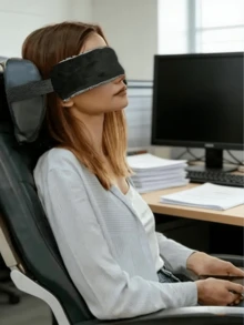 超柔软仿毛皮睡眠眼罩 | 可调节防滑绒面头带，便携式双面设计，配粉色耳塞 | 亲肤遮光眼罩，缓解疲劳 | 多功能必备，适合午睡、航空旅行和日常休息 | 旅行者、忙碌的上班族和睡眠爱好者的理想之选 - 彩色 - 查看 1