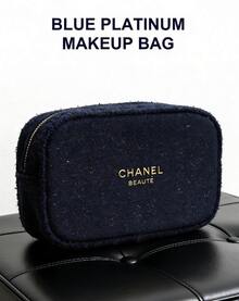 CHANEL 限量版海军蓝毛毡化妆包，拉链化妆袋，饰有金色Logo和山茶花拉链头，奢华化妆包 - 藏蓝色 - 查看 2