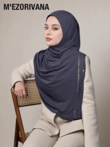 1 chiếc khăn trùm đầu màu trơn với họa tiết sọc đính kim sa, chất liệu polyester mềm mại và thoáng khí, thích hợp sử dụng hàng ngày. - Phong cách sọc sequin - Xem 12