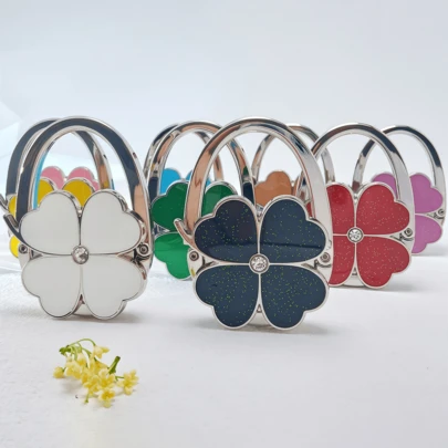 1pc Elegant Four-Leaf Clover White Foldable Handbag Hook - Fashionable Aluminum Alloy Wallet Desk Hook, Decorated With Heart-Shaped Flowers, Portable Metal Bag Holder, Suitable For Fashion Accessory Lovers, Can Be Used As Wall Frame, Self-Adhesive Wall Hook, Hanger, Bathroom Towel Rack, Door Hook