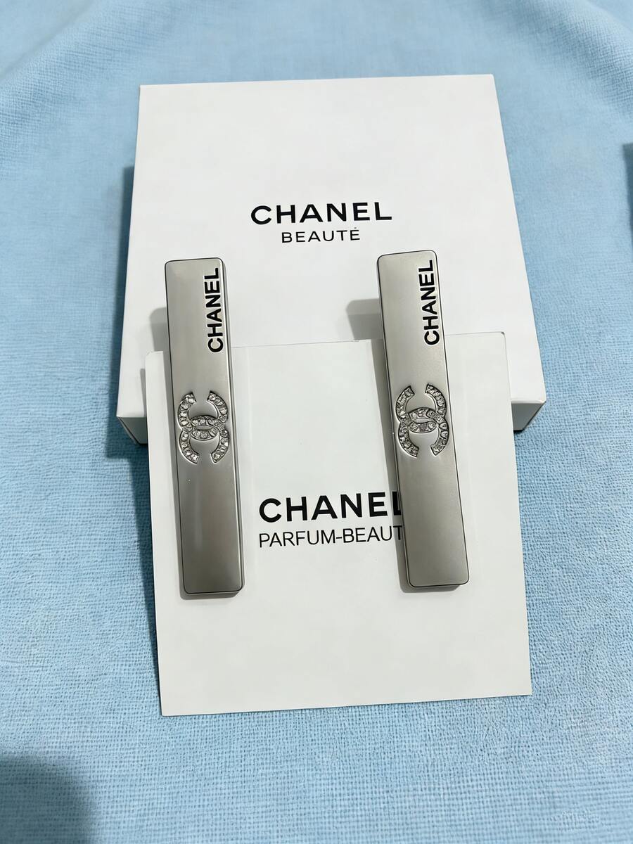 CHANEL Silver Rhinestone Alligator Clip. Fashionable And Cute Hair Clip. High-End Luxury Side Clip. Bangs Hair Clip. Evening Headdress. DIY Hair Accessory. - Silver - View 1