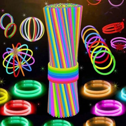 100/70/50支装多色互动式8英寸派对套装 - 超亮荧光棒，黑暗中闪耀，电池续航8-12小时，可DIY手链/项链，互动游戏，缤纷多彩的婚礼/生日/万圣节/圣诞节/新年装饰，适用于酒吧、夜总会等场所