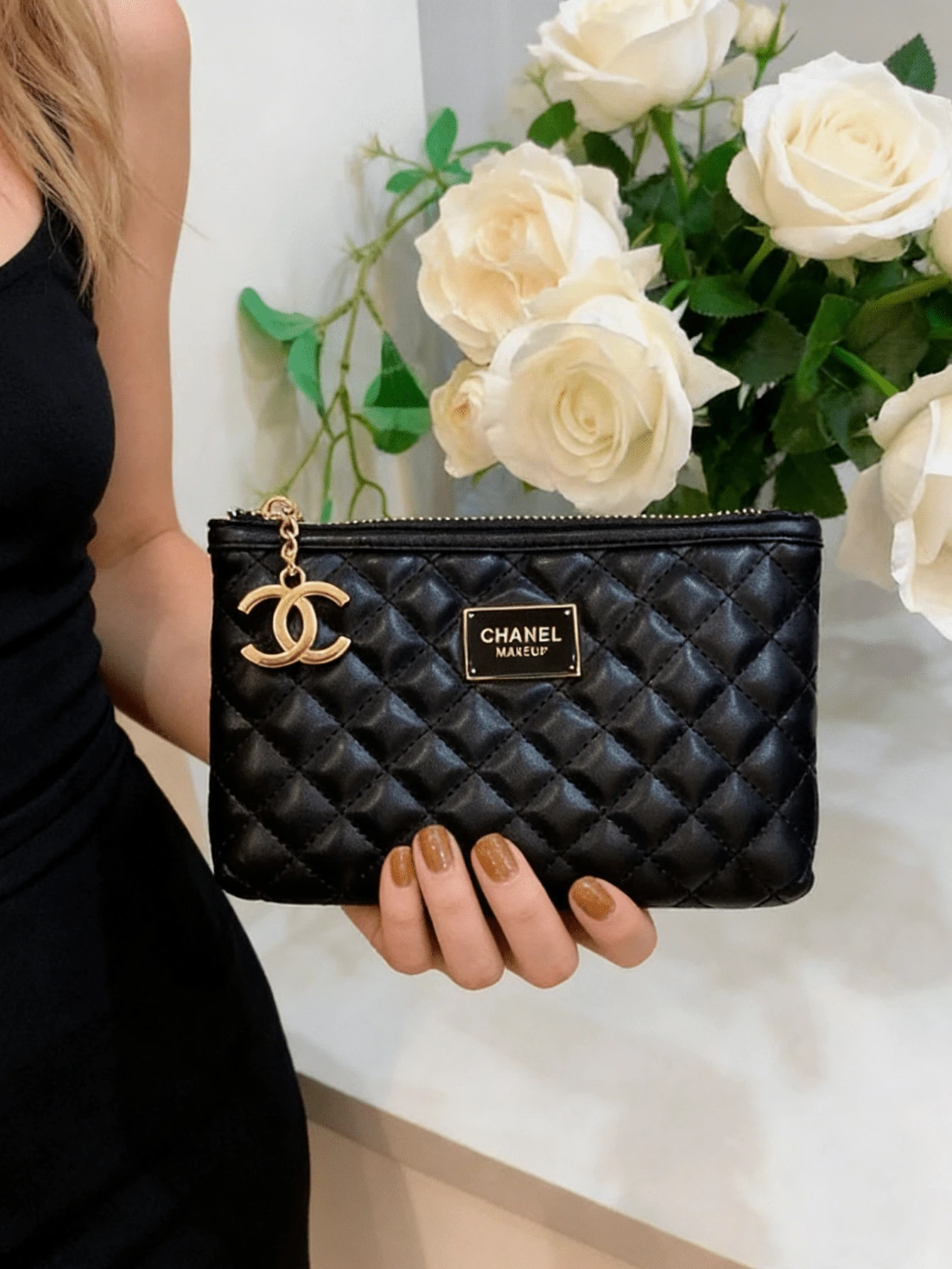 CHANEL 黑色绗缝真皮化妆包，黑色，卡包，便携小包，手提包，迷你包，链条钱包，绗缝图案，卡套，口红包，便携式，斜挎包 - 黑色 - 查看 1