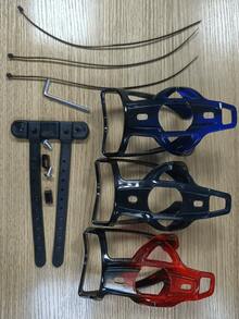 这款水壶架套装采用光滑、不易褪色的渐变涂层，为您的自行车增添现代时尚感。无论您骑的是公路车、山地车、砾石车还是混合动力车，其亮丽的外观都能提升您的骑行风格，让您在山路或街道上脱颖而出。 - 彩色 - 查看 7