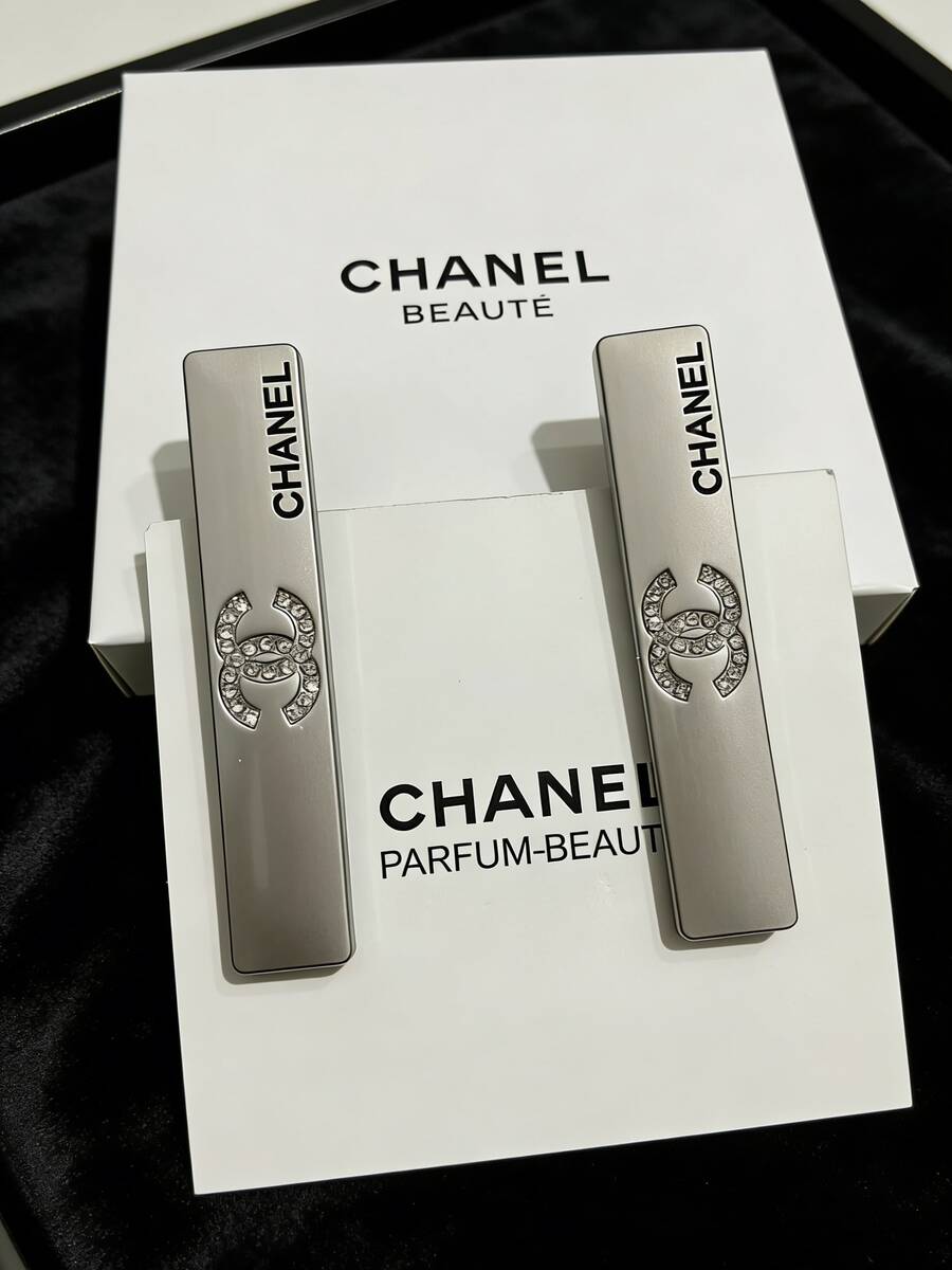 CHANEL 银色水钻鳄鱼夹发夹。时尚可爱发夹。高端奢华侧夹。刘海发夹。晚宴头饰。DIY发饰。 - 銀色 - 查看 1