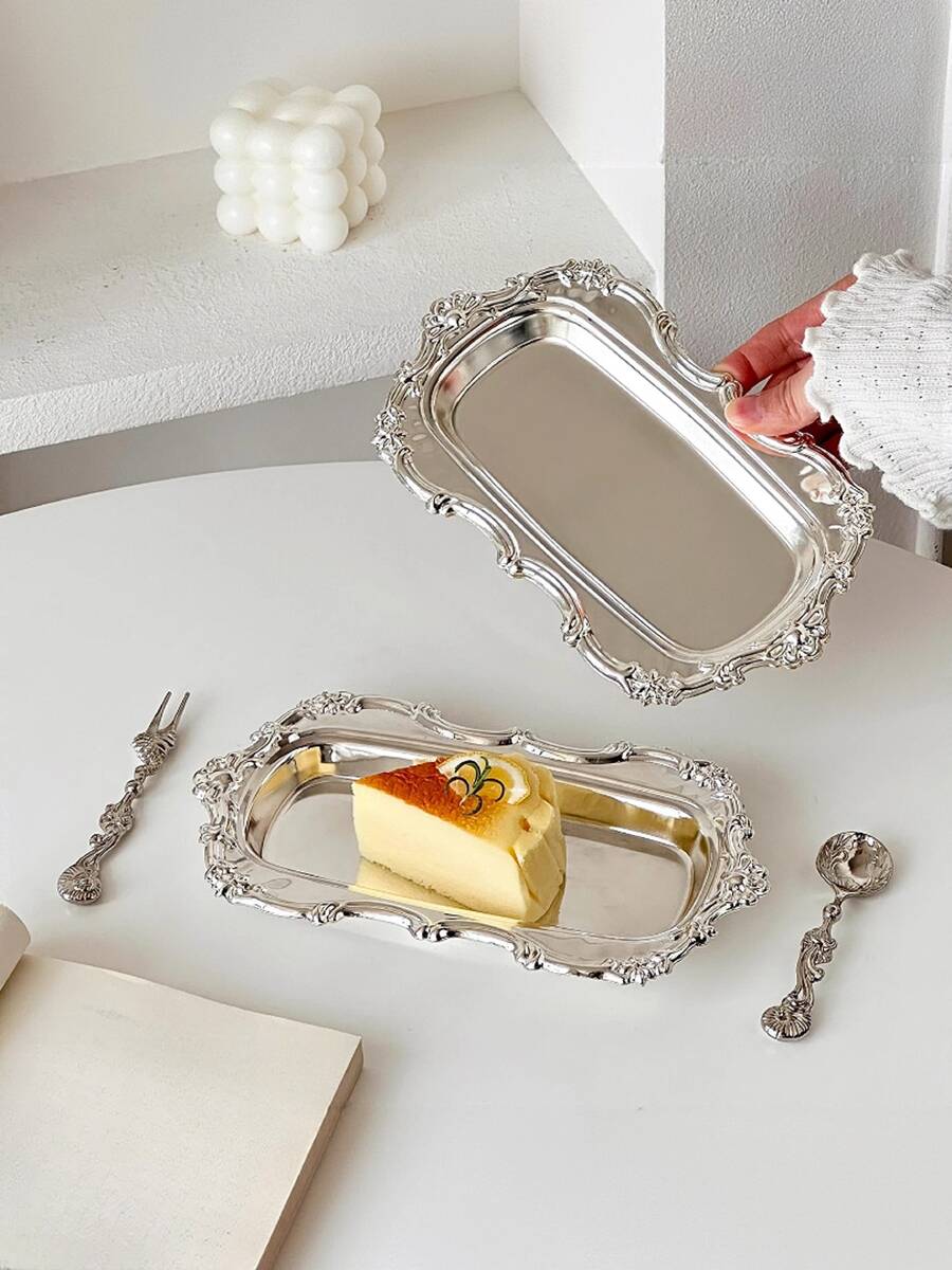 1pc Luxury Carved Oval Metal Tray, Elegant Gold & Silver Details, Suitable For Decoration Or Storage, Ideal For Holiday Parties, Kitchen, Living Room, Wedding, Banquet, Birthday, Exhibition, Candlelight Dinner, Bar, Home Decor