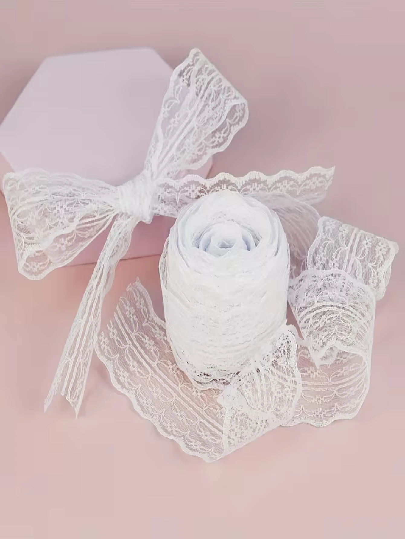 1/10码 - （1码 = 0.914米，10码 ≈ 9.14米）白色蕾丝花边丝带，手工DIY装饰丝带，礼品包装，发饰，插花 - 服装装饰，白色蕾丝派对礼品，装饰品，礼品丝带，圣诞节，情人节，母亲节 - 白色 - 查看 1