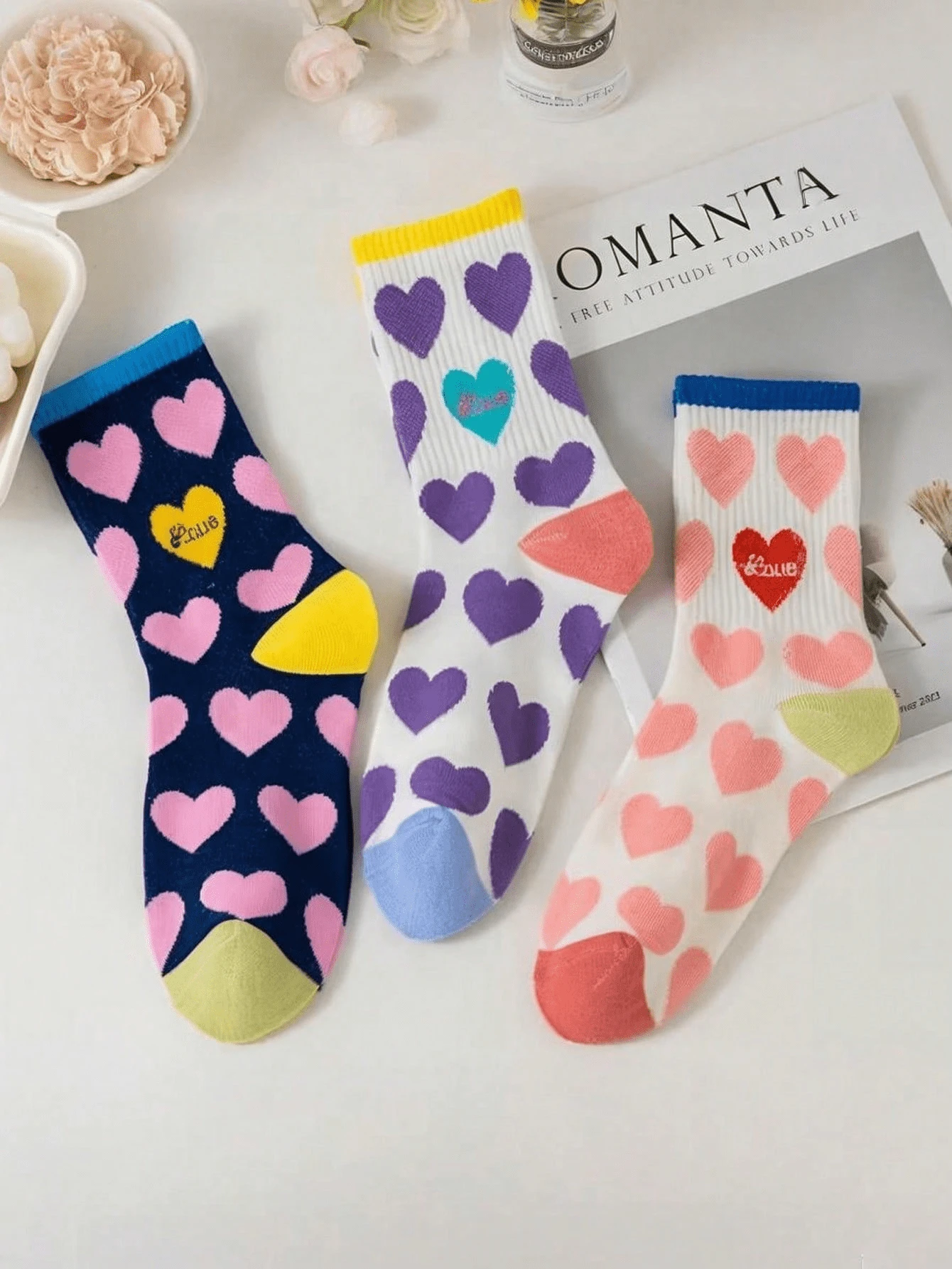 3双情侣爱心图案中筒袜，简约可爱，适合作为情人节礼物，四季皆宜 - 彩色 - 查看 1