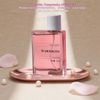50毫升花香涟漪蜜桃女士香水，持久留香，清新、甜美、优雅，花果香调，释放女性魅力。这款香水精致、方便携带，是日常旅行的理想之选。