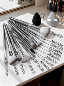 Bộ cọ trang điểm 18 món, bao gồm cọ phấn phủ, cọ má hồng, cọ nền, cọ phấn mắt, cọ tán màu, cọ tạo khối, dụng cụ trang điểm lông mềm, 2 bông mút trang điểm và 2 miếng mút tán phấn, cọ trang điểm chuyên nghiệp, đồ dùng cần thiết khi đi du lịch, chất liệu nhung, quà tặng, bộ cọ trang điểm hoàn chỉnh. - Nhiều màu - Xem 3