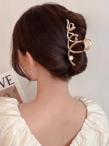 1Pc Heart-Shaped Hollow Hair Claw With Pearl And "Love" Letter Accents​, A Chic, Minimalist And Elegant Hair Accessory Perfect For Valentine's Day, Daily Wear, Parties, And New Year Celebrations - Multicolor - View 4