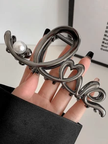 1Pc Heart-Shaped Hollow Hair Claw With Pearl And "Love" Letter Accents​, A Chic, Minimalist And Elegant Hair Accessory Perfect For Valentine's Day, Daily Wear, Parties, And New Year Celebrations - Multicolor - View 9