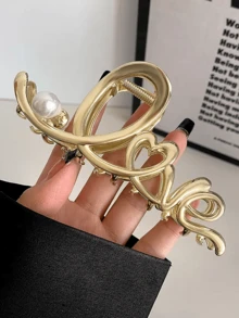 1Pc Heart-Shaped Hollow Hair Claw With Pearl And "Love" Letter Accents​, A Chic, Minimalist And Elegant Hair Accessory Perfect For Valentine's Day, Daily Wear, Parties, And New Year Celebrations - Multicolor - View 7