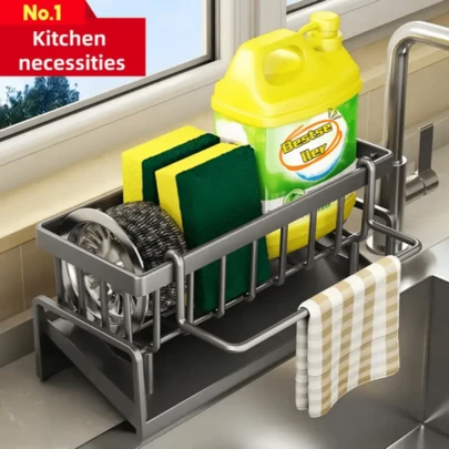 Escurridor para fregadero de cocina y baño, fabricado en acero inoxidable resistente al agua y al óxido. No requiere perforación para su instalación. Tiene capacidad para jabón de platos, esponjas, lana de acero, trapos, artículos de tocador, etc. Ideal para ambientes húmedos de cocina y baño, con una larga vida útil.