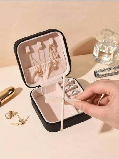 1个极简主义首饰盒，便携式PU首饰盒，适合夏季旅行，迷你首饰收纳盒，可收纳耳环、项链、戒指，适合展示和存放首饰，大容量首饰盒，是存放耳环、戒指、项链、手镯、美甲配件的理想之选，母亲节、圣诞节、万圣节礼物，女士收纳盒，旅行必备，返校宿舍收纳，情人节礼物旅行首饰盒。
