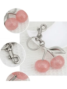 1个樱桃造型钥匙扣包饰 - 汽车樱桃配饰钥匙圈，女士圣诞节/情人节礼物（尺寸：4.3英寸/10.92厘米 x 2.6英寸/6.6厘米，樱桃尺寸：1.18英寸/3厘米） - 銀粉櫻桃毛球 - 查看 4