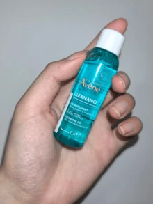 Avene Cleanance控油洁面啫喱，200/100/25毫升，专为油性及易长痘肌肤设计，双效合一的净化控油洁面啫喱，蕴含专利葡萄籽提取物，有效减少多余油脂分泌，深层清洁并收缩毛孔，令肌肤更显清透。温和有效的配方，富含多种植物萃取，泡沫细腻绵密，专为油性及易长痘肌肤研制。法国制造，时尚护肤必备，日常控油洁面之选。 - 雅漾控油淨膚潔面凝膠 - 查看 8