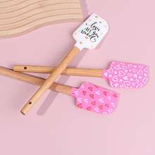 1pc Heart-Shaped Silicone Scraper, Cake Cream Silicone Scraper, Valentine's Day Silicone Scraper (With Wooden Handle), Butter Pastry Mixer Scraper, Kitchen Chocolate Butter Baking Mixer, Kitchen Utensils And Tools - Multicolor - View 5