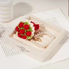 [Regalo del Día de San Valentín 2026] 1 pieza Ramo de rosas rojas miniatura hecho a mano a ganchillo con cadena de perlas, llavero y accesorio para bolso, regalo creativo y pequeño para la novia - Rosa girasol - Ver 7