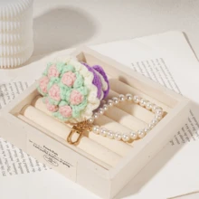 [Regalo del Día de San Valentín 2026] 1 pieza Ramo de rosas rojas miniatura hecho a mano a ganchillo con cadena de perlas, llavero y accesorio para bolso, regalo creativo y pequeño para la novia - Rosa girasol - Ver 3