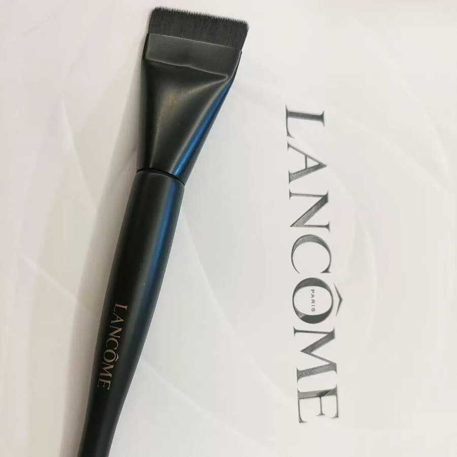 Lancôme 不油腻粉底刷，便携式扁平刷头设计，打造可叠加的持久遮瑕效果 - 黑色 - 查看 1