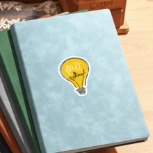 3英寸“你真棒”趣味贴纸。鼓励文字乙烯基幽默贴纸。适用于员工、经理和同事 | 完美的隔间装饰、工作搞笑礼物或激励提醒 | 防水耐用乙烯基材质，可用于笔记本电脑、水瓶、手机、行李箱、车窗等。您也可以将其粘贴在任何您想要的地方！ - 彩色 - 查看 4