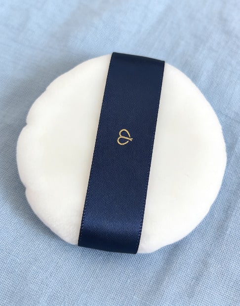 CPB 粉扑。羊毛化妆粉扑。柔软植绒化妆海绵粉扑。 - 藍白色 - 查看 1