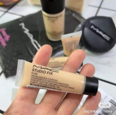  MAC's New Custom-Designed Flawless Foundation N18, 10ml, Offers Full Coverage, Long-Lasting Oil Control, And A Matte Finish.