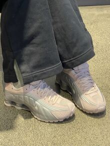 Nike Shox R4 Barely Rose Comfortable Non-Slip Durable Low-Top Casual City Commute Running Shoes, Women, Pink - Pink - View 8