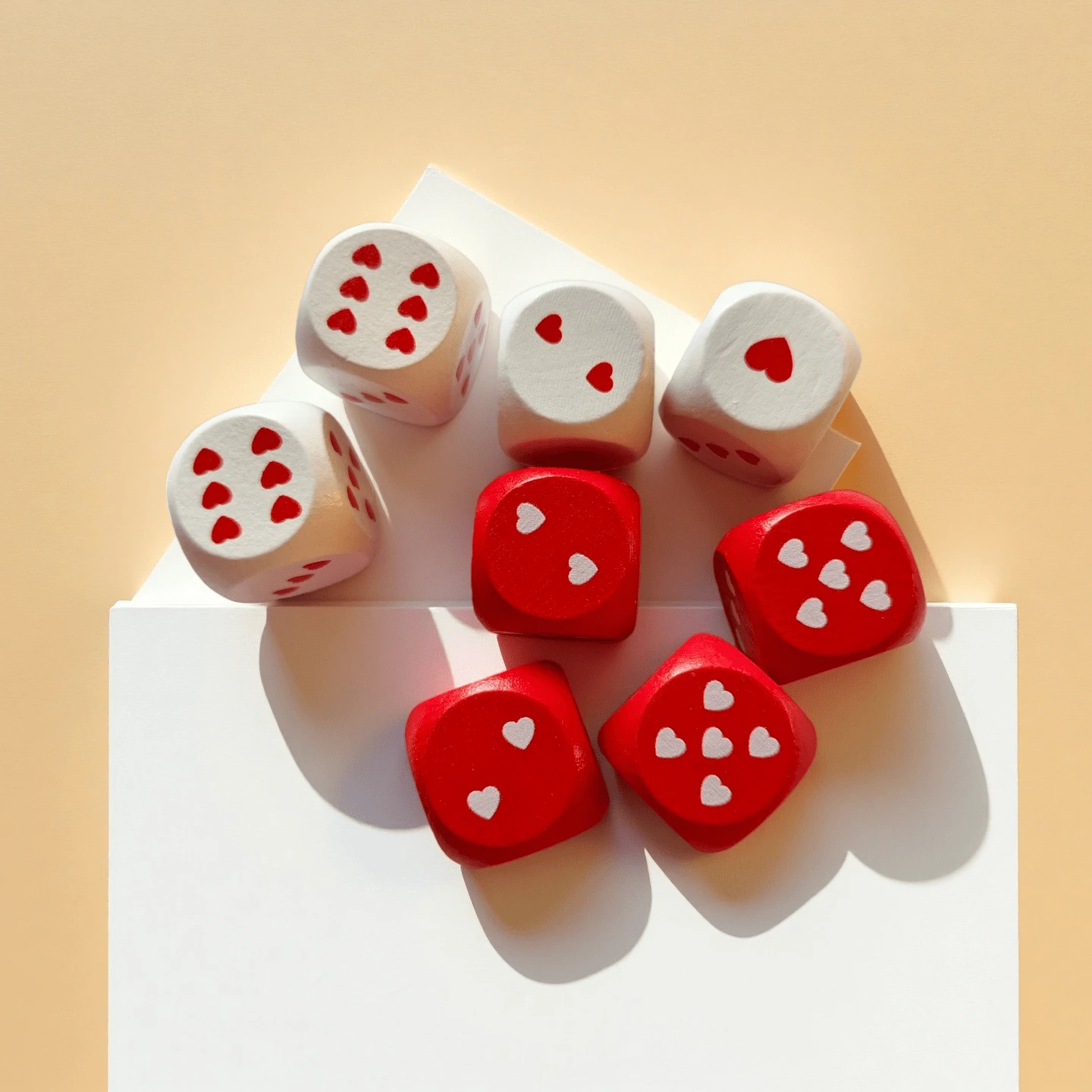 25pcs Mixed Red & White Wooden Heart-Shaped Dice, Perfect Game Prop Love Dot Dice, Valentine's Day Gift - Multicolor - View 1