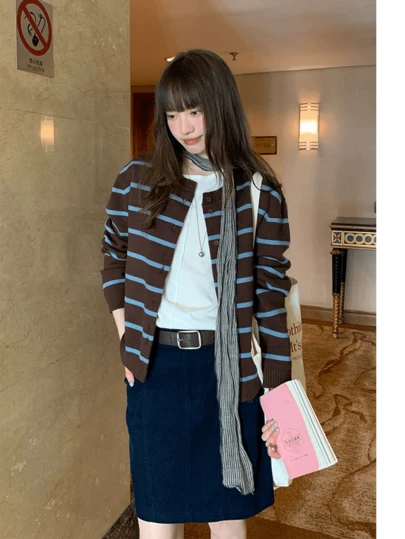 休闲条纹针织开衫，撞色长袖复古圆领毛衣，女士款，春秋季