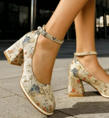 These Women's High Heels Feature A Round Toe, Chunky Heel, A Single Strap With A Buckle, And Embroidered Floral Patterns. They Are Elegant And Unique, Suitable For Parties, Banquets, And Everyday Commuting. - 杏色 - 查看 5