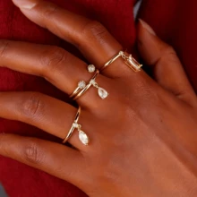 VKHK Bộ 4 món mặt dây chuyền và nhẫn mạ vàng sang trọng đính đá Cubic Zirconia, thích hợp cho nữ giới đeo hàng ngày và trong các dịp cưới hỏi, làm quà tặng. - Bộ nhẫn 4 chiếc - Xem 4