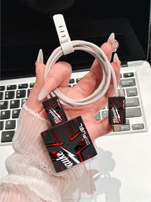 机械文字设计，极简苹果充电器保护套，兼容20W充电器，适用于 15、17/16 Pro Max手机充电线，防弯折、防猫咬，也适用于13/14 Plus/17 PROMAX/14数据线和充电器。情人节礼物，时尚手机配件设计 - 塑料线缆保护套，充电线保护套。