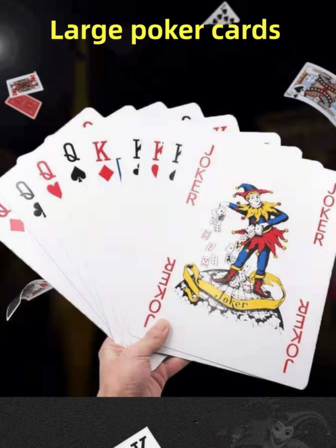54张超大透明背包扑克牌，适合万圣节、学校等各种场合。透明背包收纳盒，巨型扑克游戏，超大扑克牌比普通扑克牌大4倍，派对游戏、互动游戏、节日游戏、创意礼品装饰，适合情人节、婚礼、生日、圣诞节、万圣节、返校季等场合。