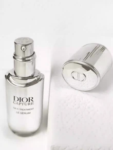 迪奥 (Christian Dior) Capture OX-C 赋活精华液，50ml 正装/10ml 中装/5ml 迷你装，面部及颈部精华，抗衰老，抚平皱纹，紧致肌肤，全新赋活能量精华，乳液质地，适合所有肤质，减少皱纹，抗衰老，保湿紧致，长效补水，提亮肤色，舒缓保湿，适合学生、上班族、日常通勤、居家旅行使用，是馈赠亲友的理想之选。 - 小a瓶精華肌活蘊能精華液 - 查看 6